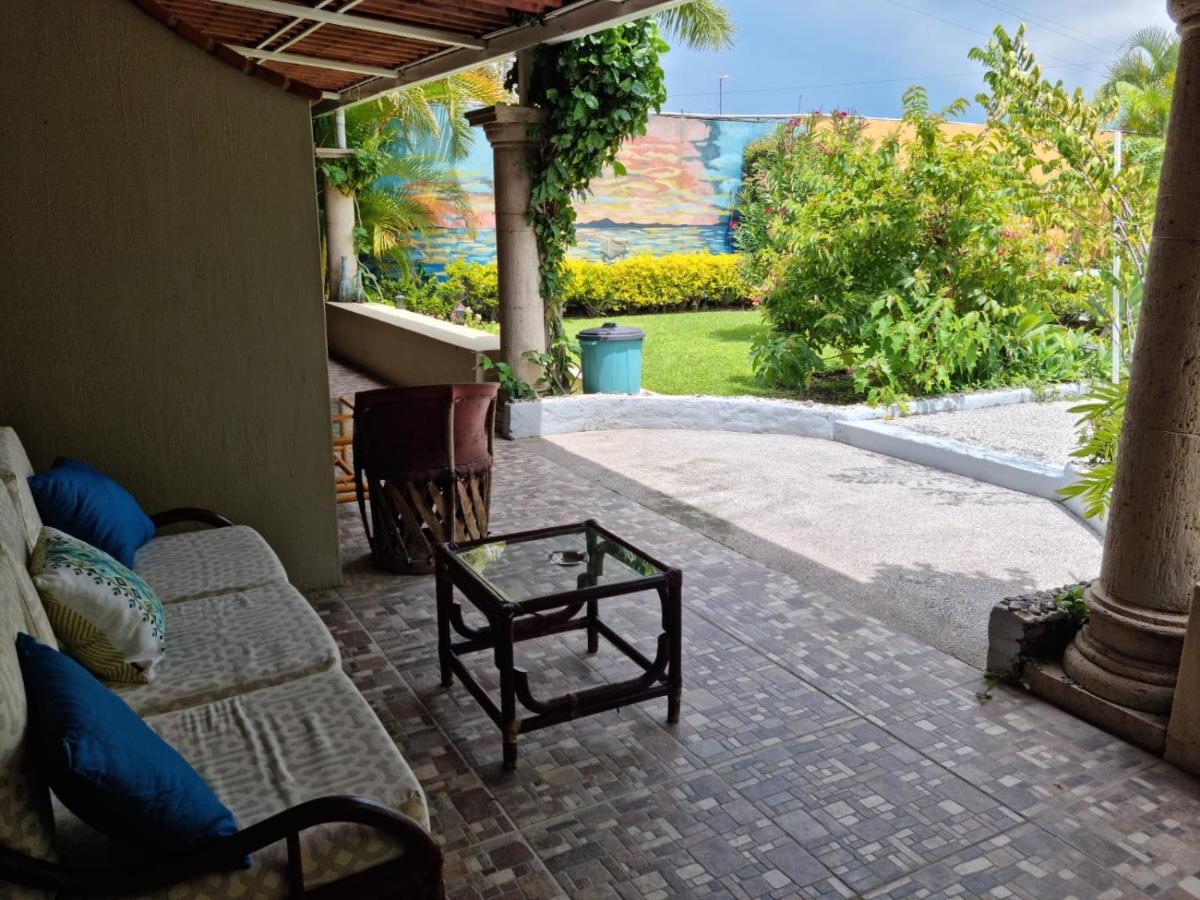 アヒヒク Casa De La Abuela Bed & Breakfast エクステリア 写真