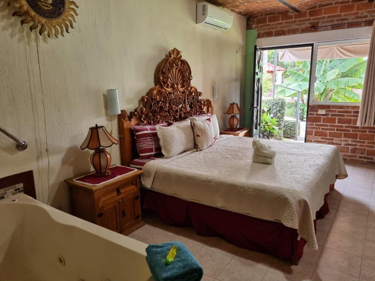 アヒヒク Casa De La Abuela Bed & Breakfast エクステリア 写真
