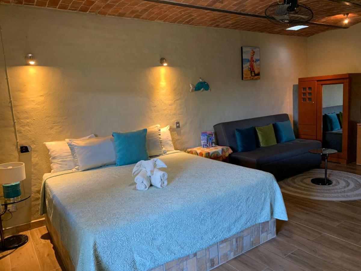 アヒヒク Casa De La Abuela Bed & Breakfast エクステリア 写真
