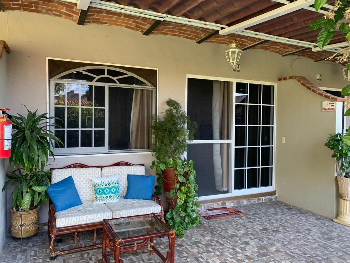 アヒヒク Casa De La Abuela Bed & Breakfast エクステリア 写真