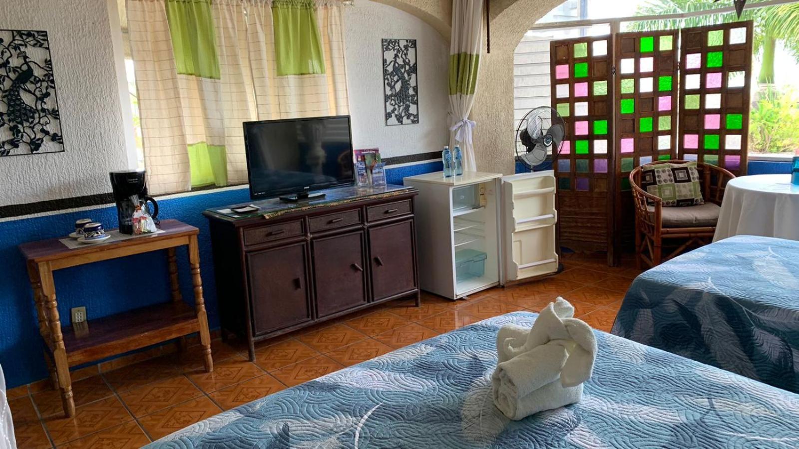 アヒヒク Casa De La Abuela Bed & Breakfast エクステリア 写真