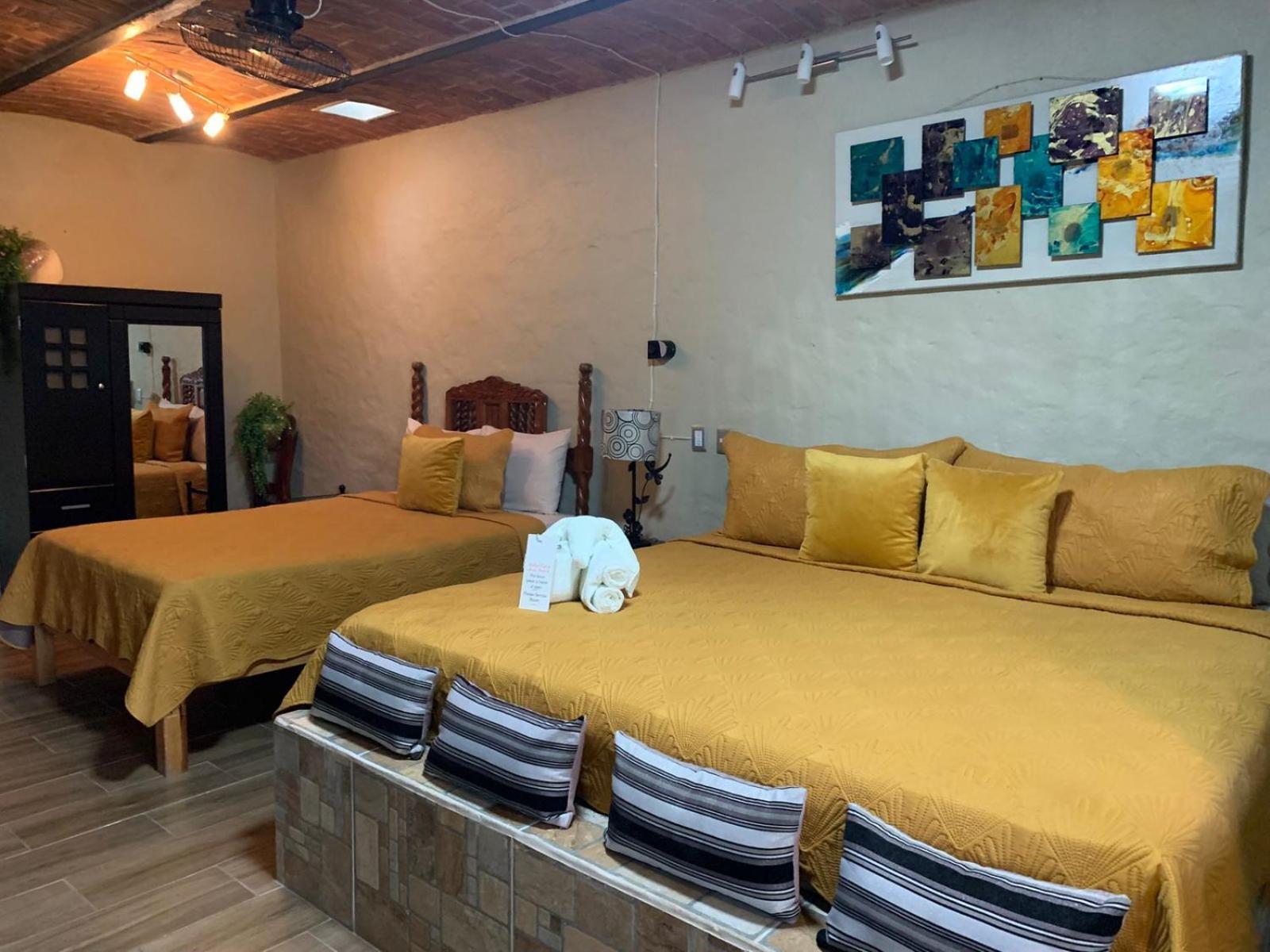 アヒヒク Casa De La Abuela Bed & Breakfast エクステリア 写真