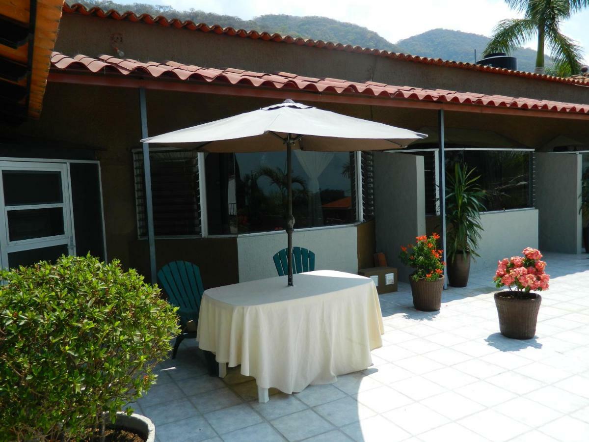 アヒヒク Casa De La Abuela Bed & Breakfast エクステリア 写真